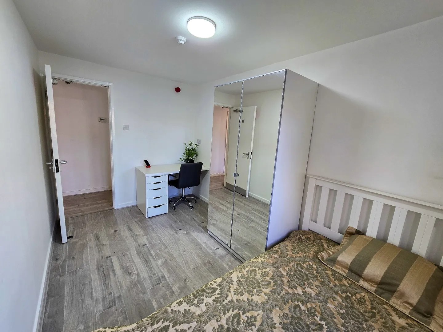 4 Bedroom Brand new Student Flat - Denison Court NG7 3PH - Image 7